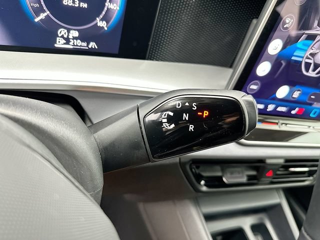 Certified 2025 Volkswagen Tiguan SE AWD/4WD image 20
