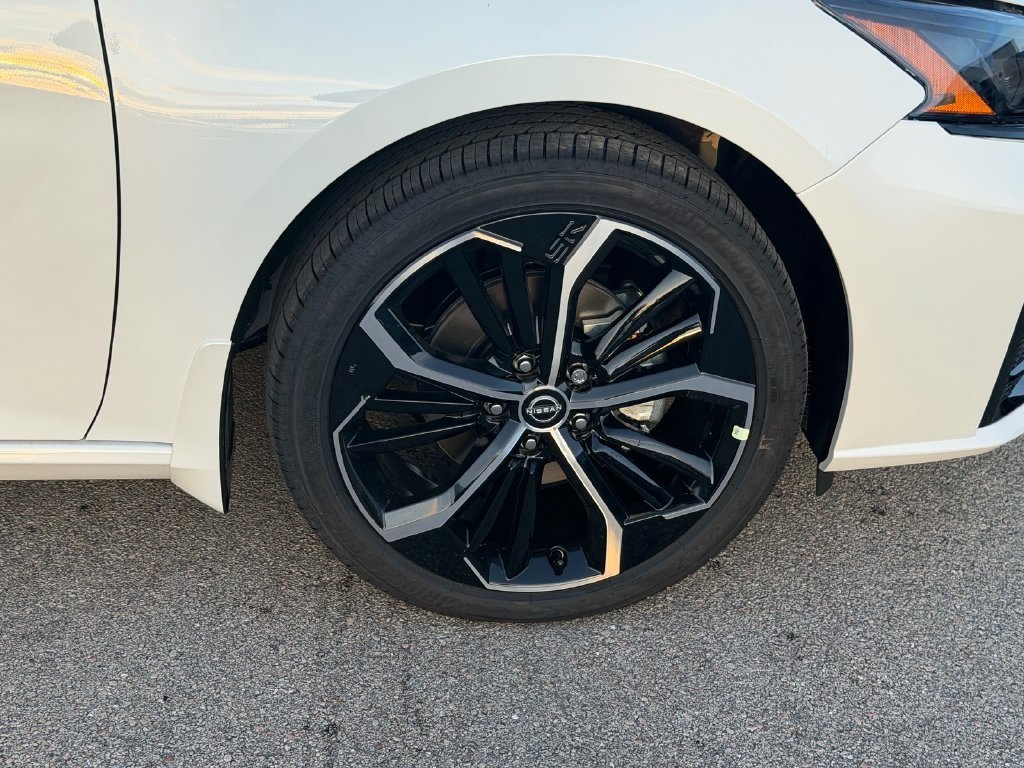 New 2026 Nissan Altima 2.5 SR FWD image 9