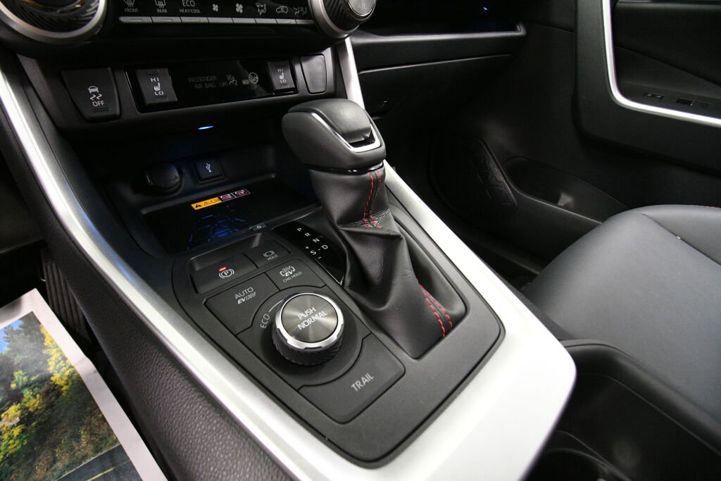 Used 2022 Toyota RAV4 XSE image 27