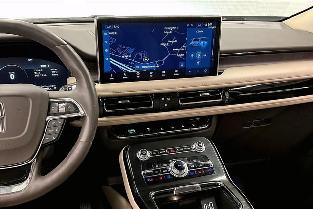 Used 2023 Lincoln Nautilus Reserve image 7