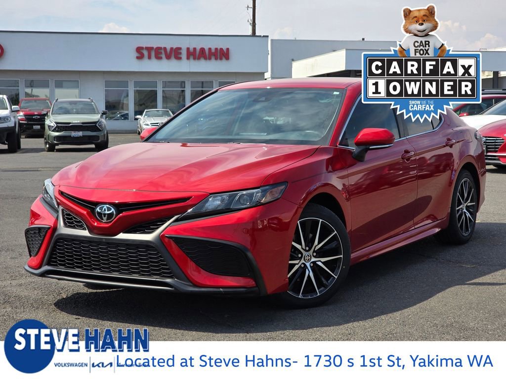 Used 2024 Toyota Camry SE image 1