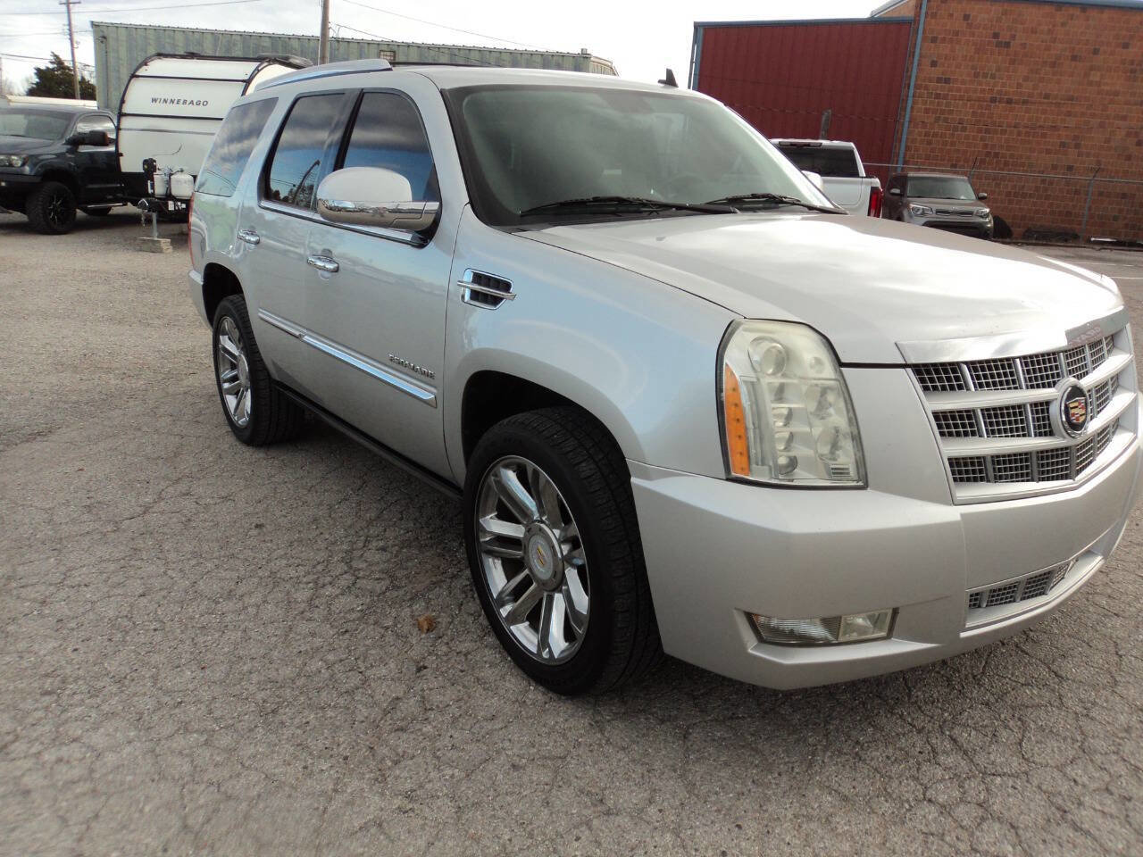 Used 2014 Cadillac Escalade Platinum image 2