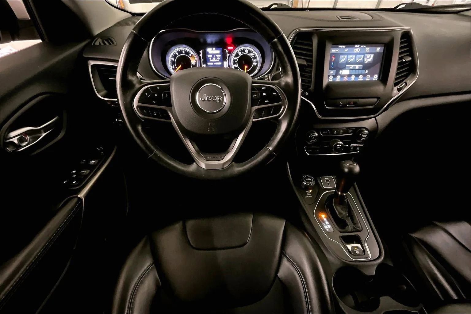 Used 2020 Jeep Cherokee Latitude Plus w/ Cold Weather Group image 5