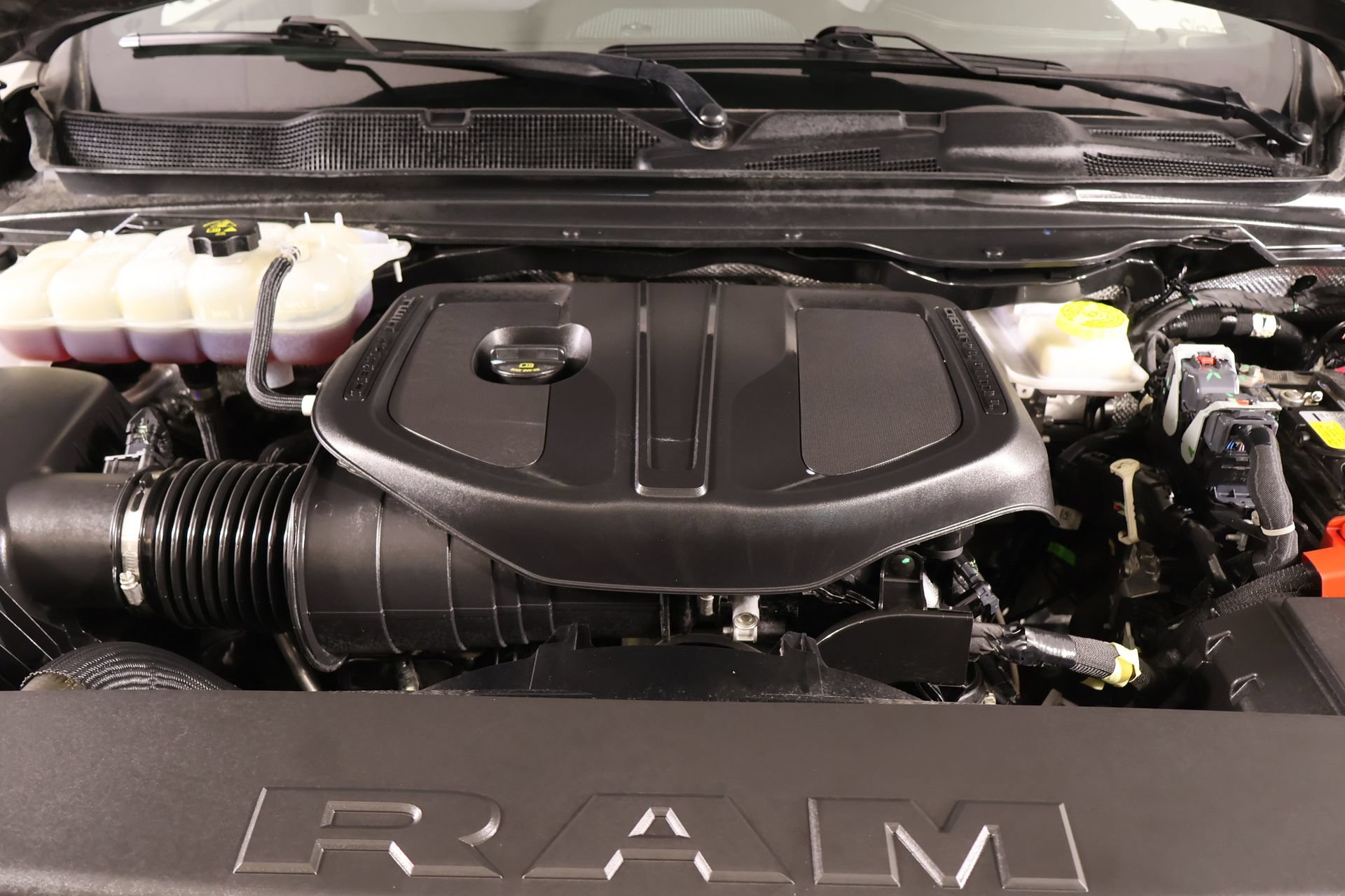 Used 2025 RAM 1500 Laramie w/ Laramie Southwest Edition AWD/4WD image 22
