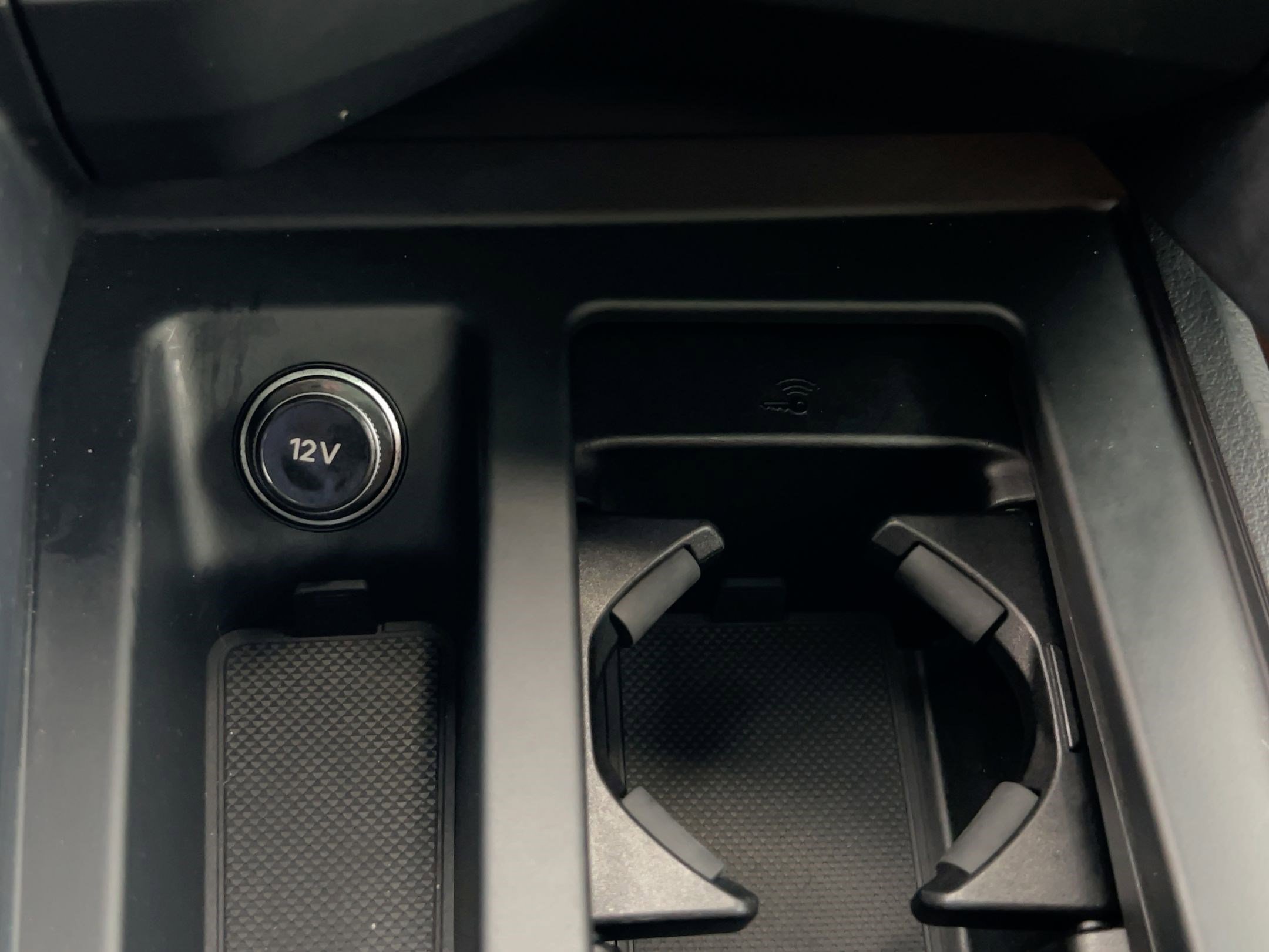 Used 2022 Audi e-tron Premium Plus w/ Premium Plus Package image 25