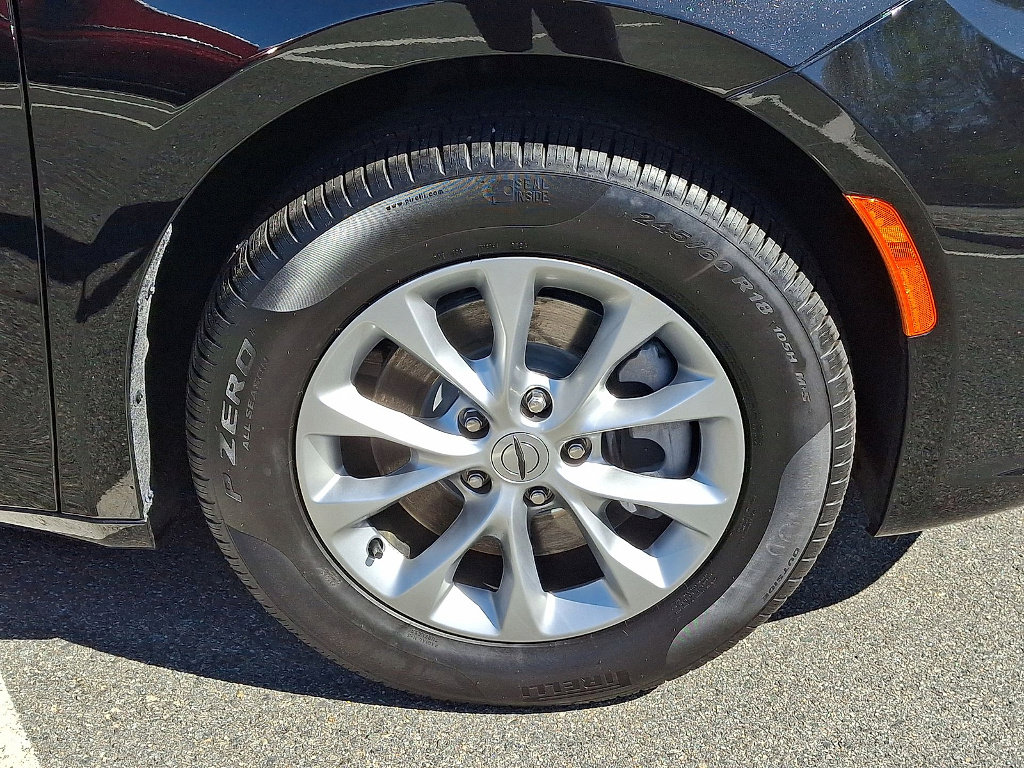 Certified 2025 Chrysler Pacifica Select AWD/4WD image 27