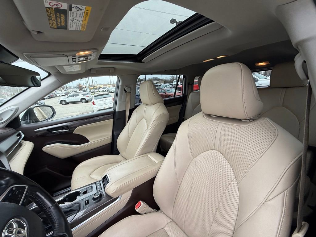 Used 2020 Toyota Highlander Limited image 13