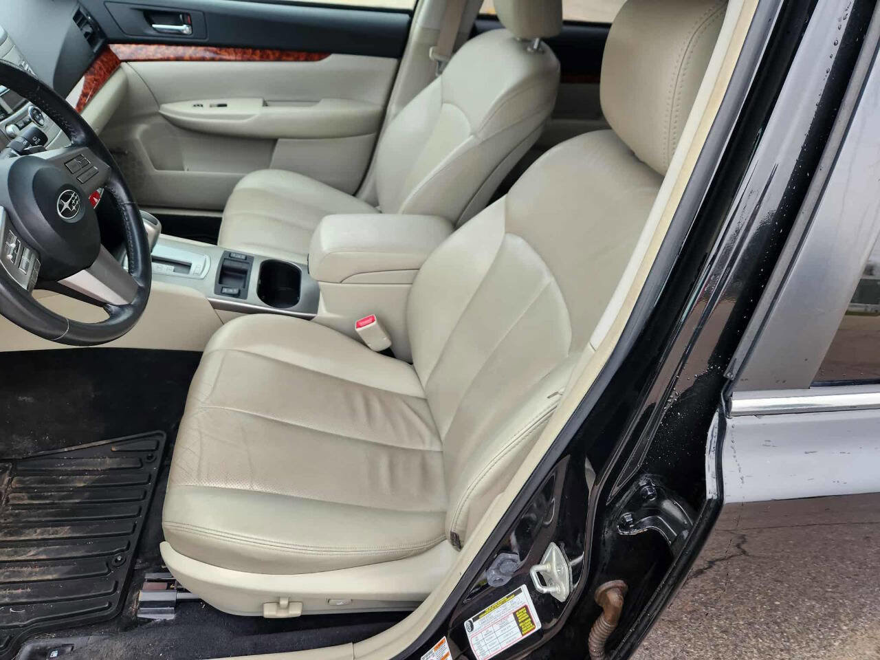 Used 2011 Subaru Outback 2.5i Limited image 11