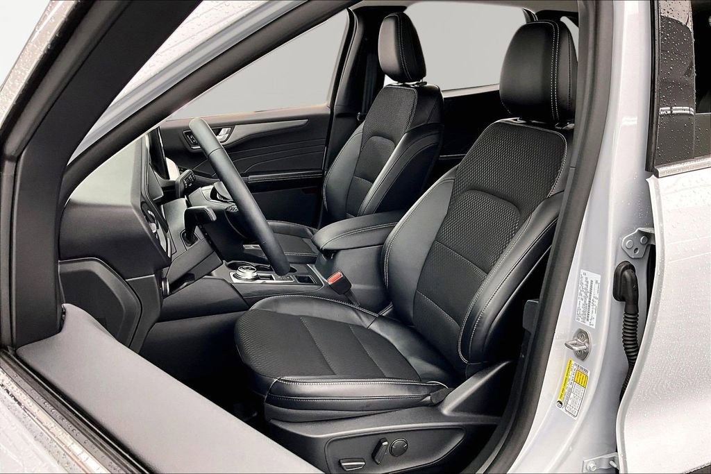 Certified 2025 Ford Escape SE FWD image 25