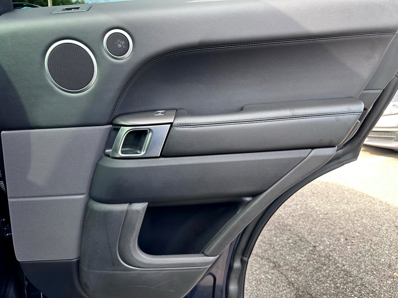 Used 2016 Land Rover Range Rover Sport SE image 35