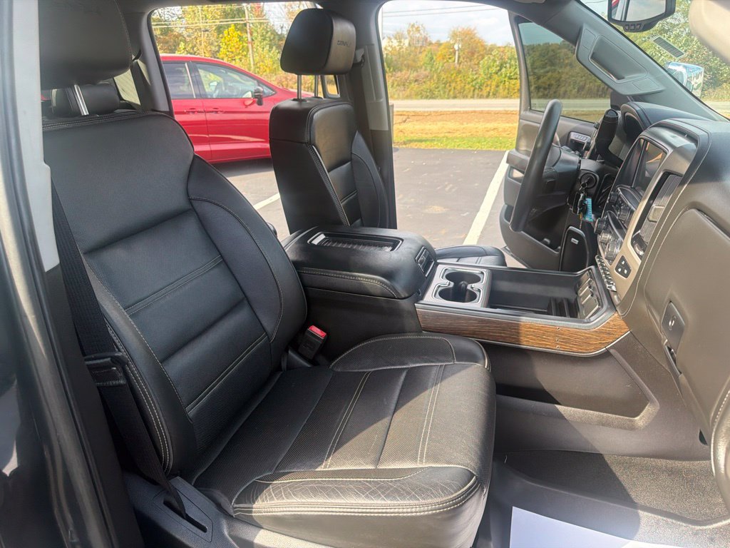 Used 2018 GMC Sierra 3500 Denali w/ Suspension Package, Off-Road AWD/4WD image 33