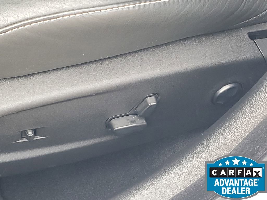 Used 2023 Chrysler 300 C image 28