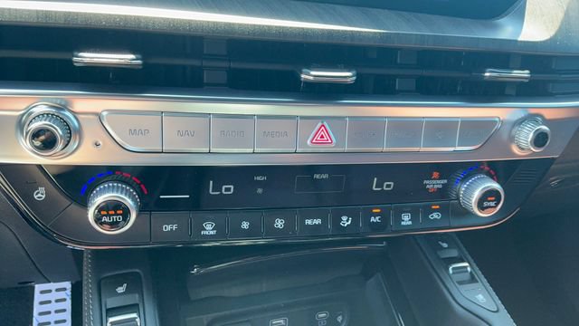 Used 2025 Kia Telluride SX w/ SX Captain's Chair Package AWD/4WD image 26
