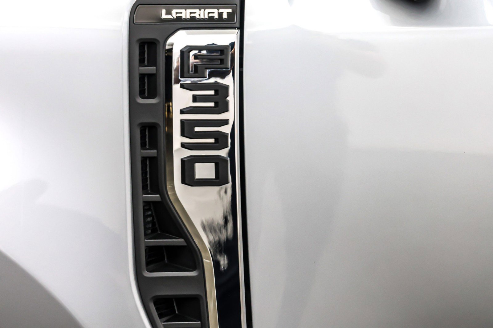 Used 2023 Ford F350 Lariat w/ Camper Package image 10