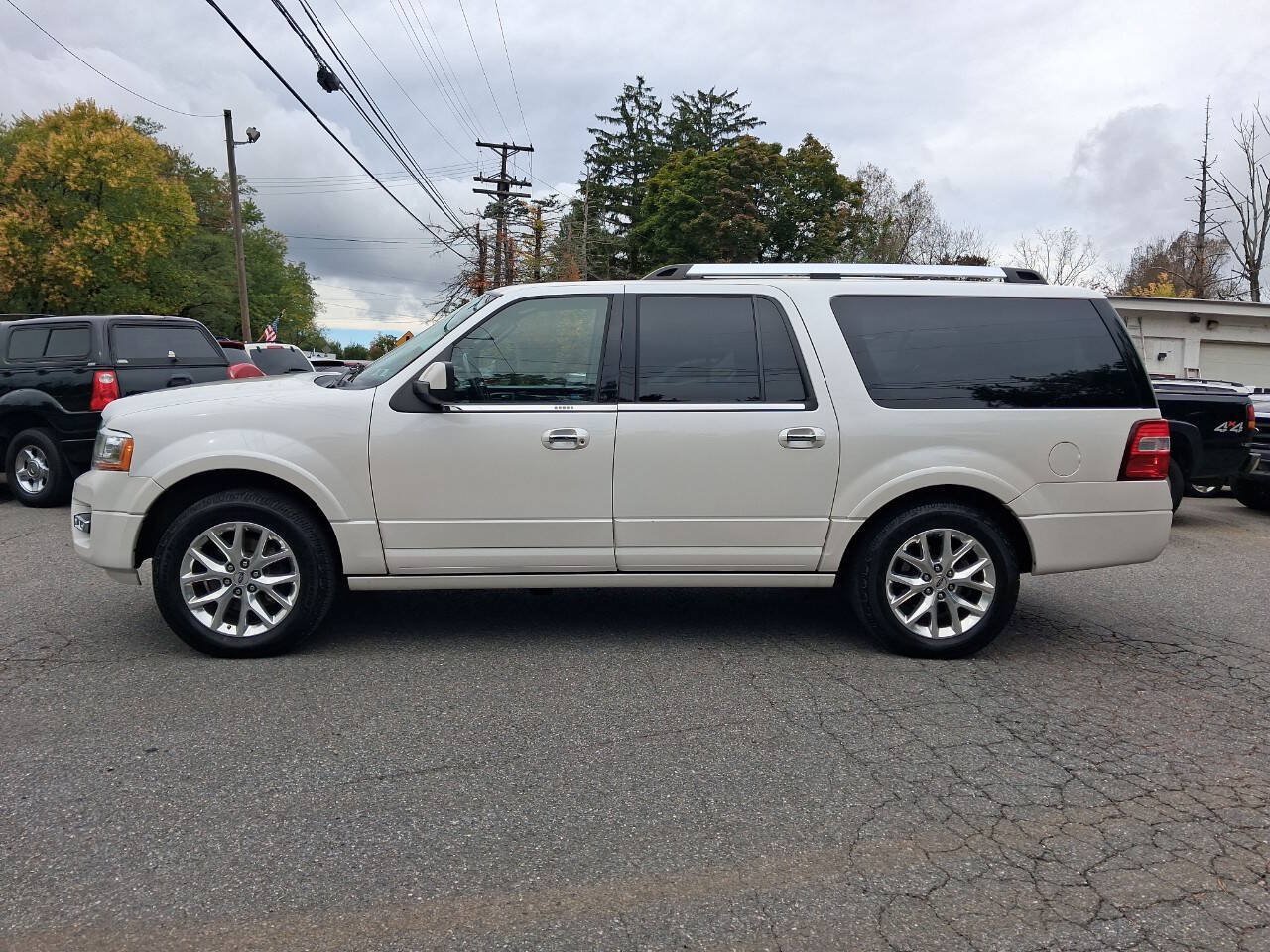 Used 2017 Ford Expedition Max Limited AWD/4WD image 2