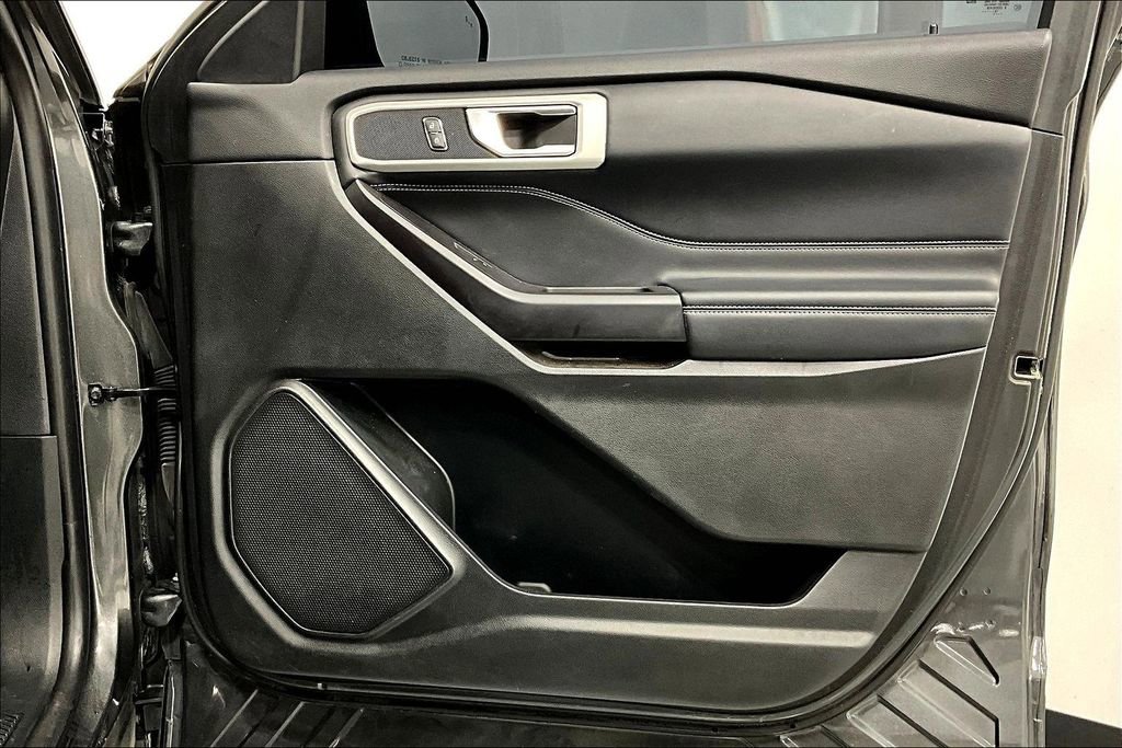 Used 2020 Ford Explorer XLT w/ Equipment Group 202A image 21