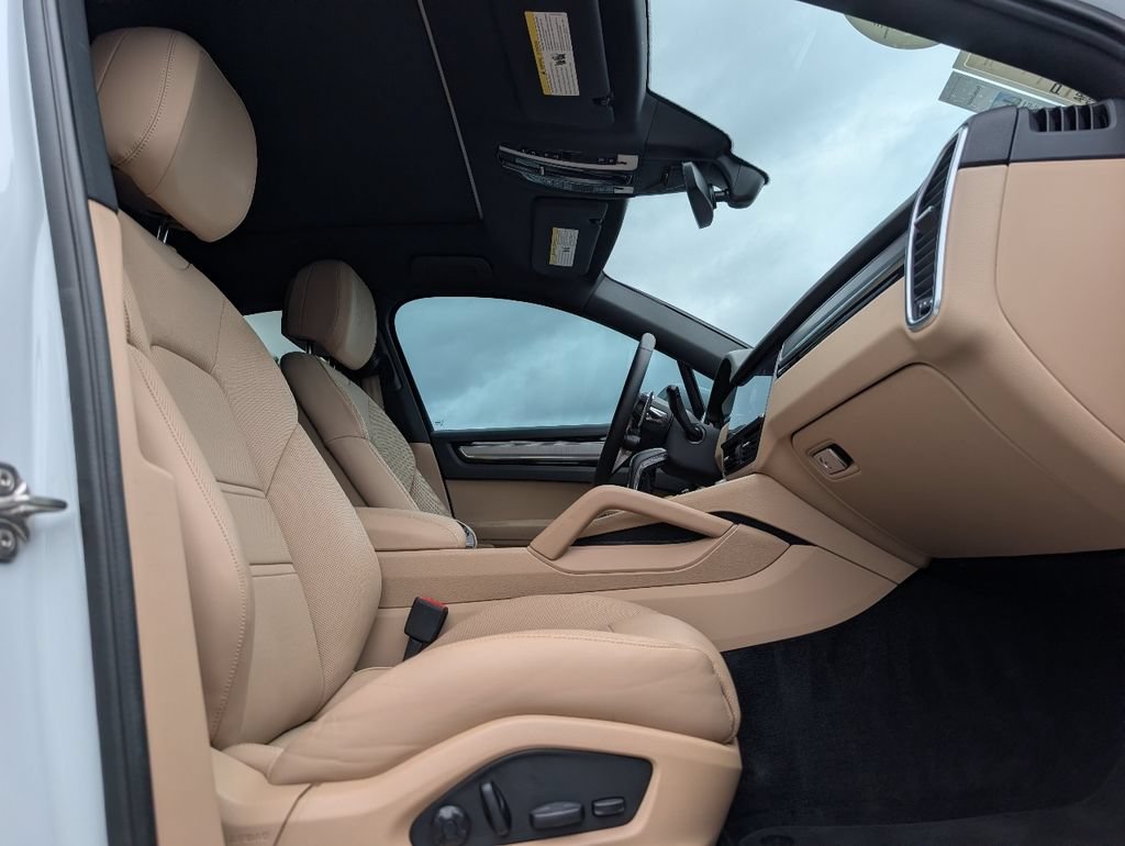 Certified 2023 Porsche Cayenne Platinum Edition AWD/4WD image 17