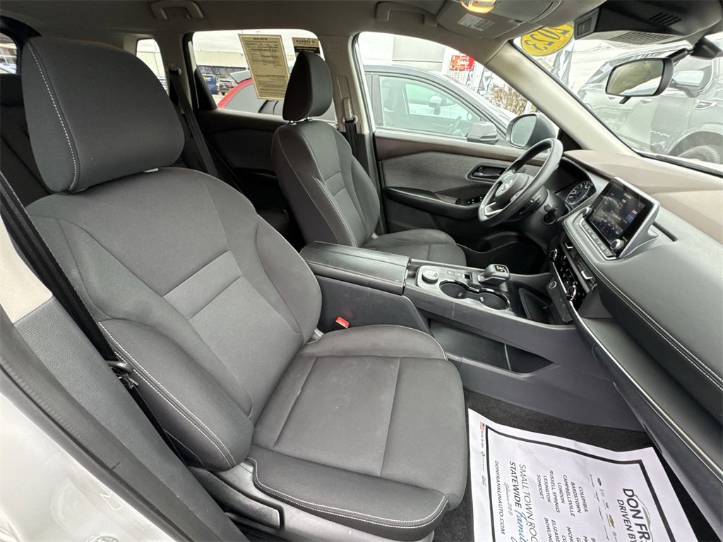 Used 2023 Nissan Rogue S image 15