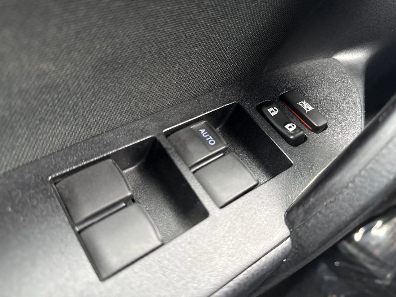 Used 2016 Toyota Corolla LE image 28