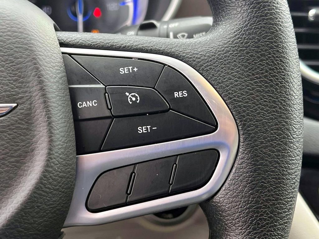 Certified 2021 Chrysler Voyager Lxi image 21