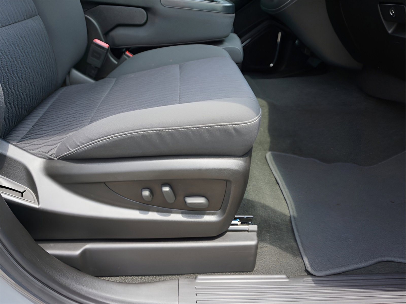 Used 2018 Chevrolet Tahoe LS image 11