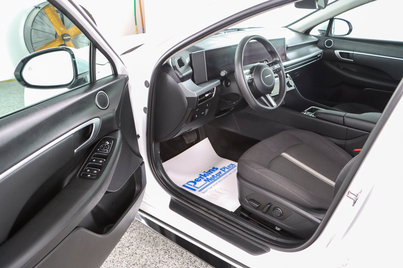 Used 2025 Hyundai Sonata SEL FWD image 3