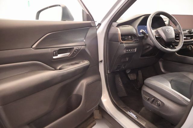 Used 2025 Toyota Grand Highlander AWD Hybrid image 8