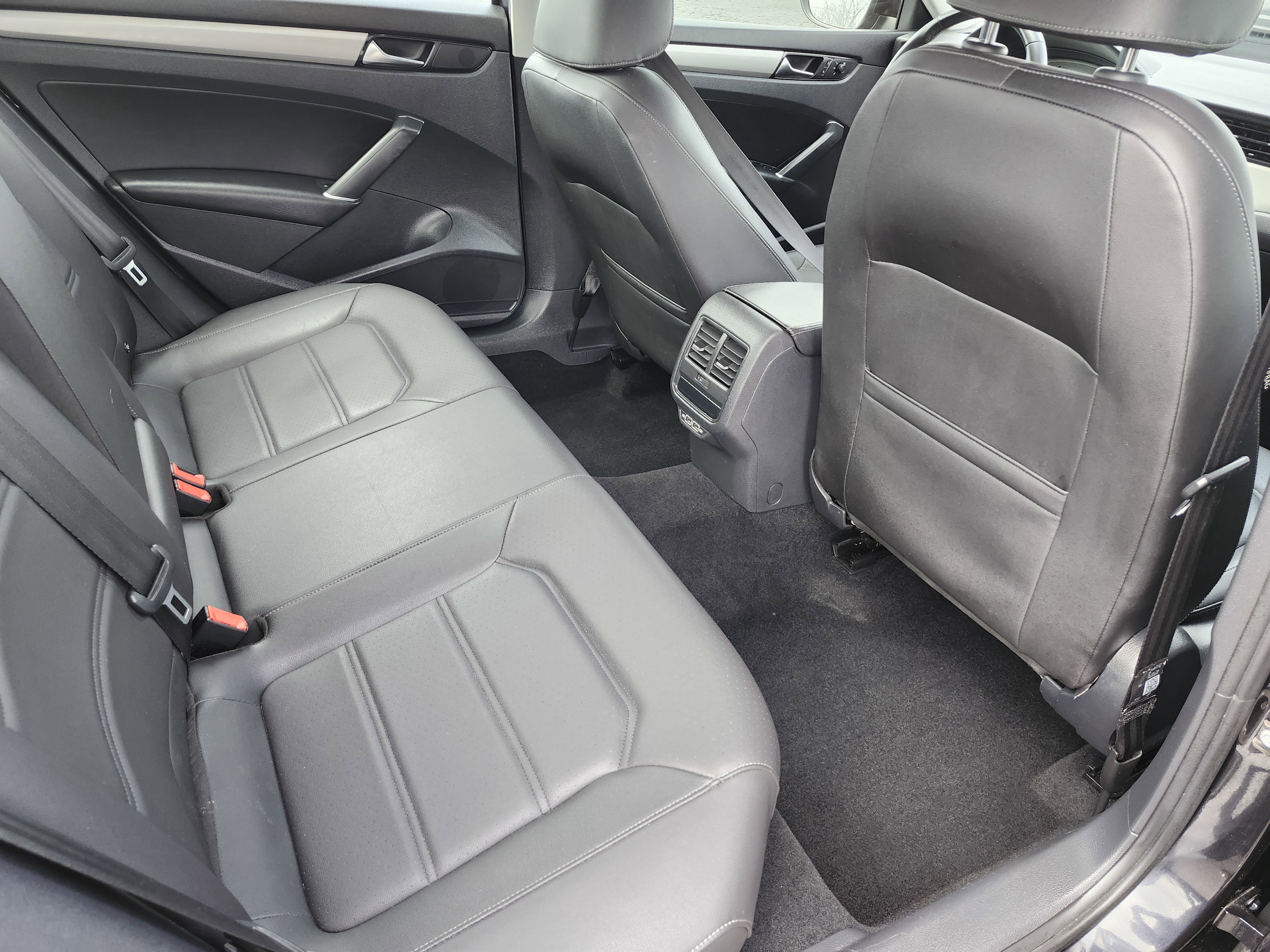 Used 2021 Volkswagen Passat 2.0T SE image 21