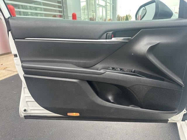 Used 2019 Toyota Camry L image 17