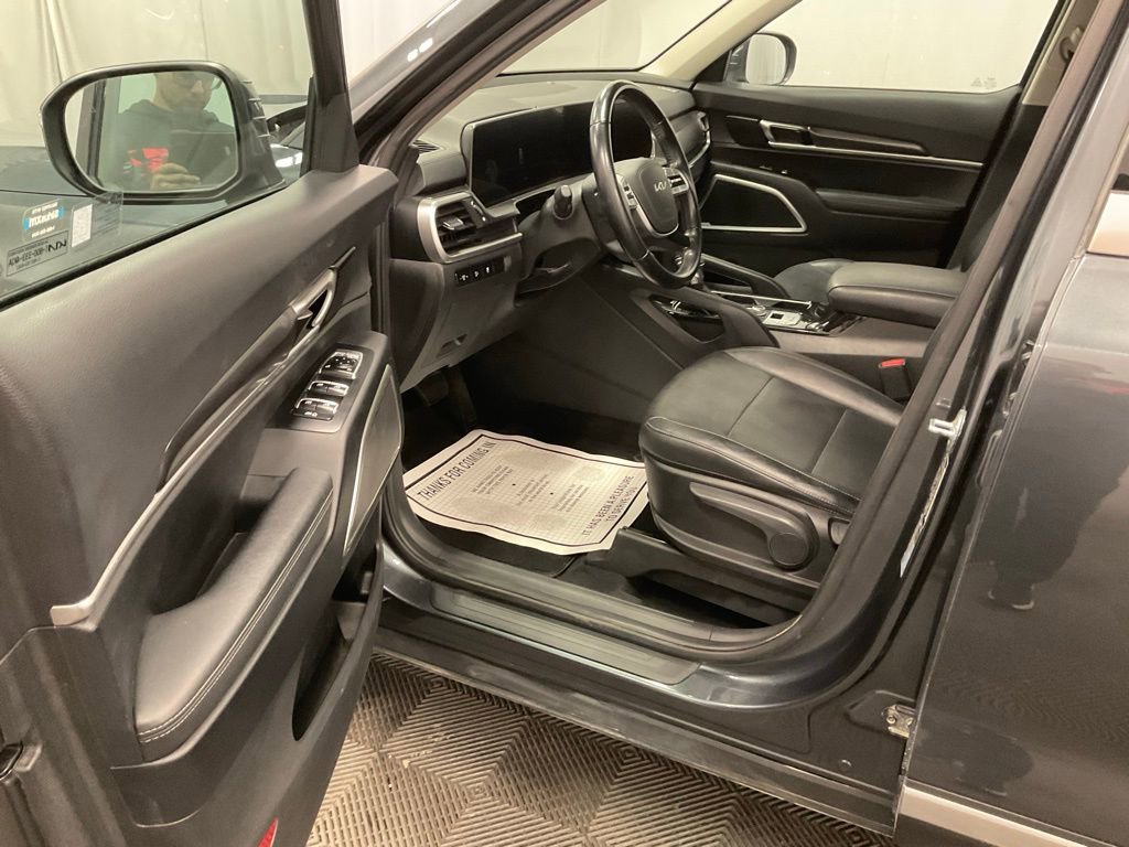 Used 2023 Kia Telluride LX AWD/4WD image 4