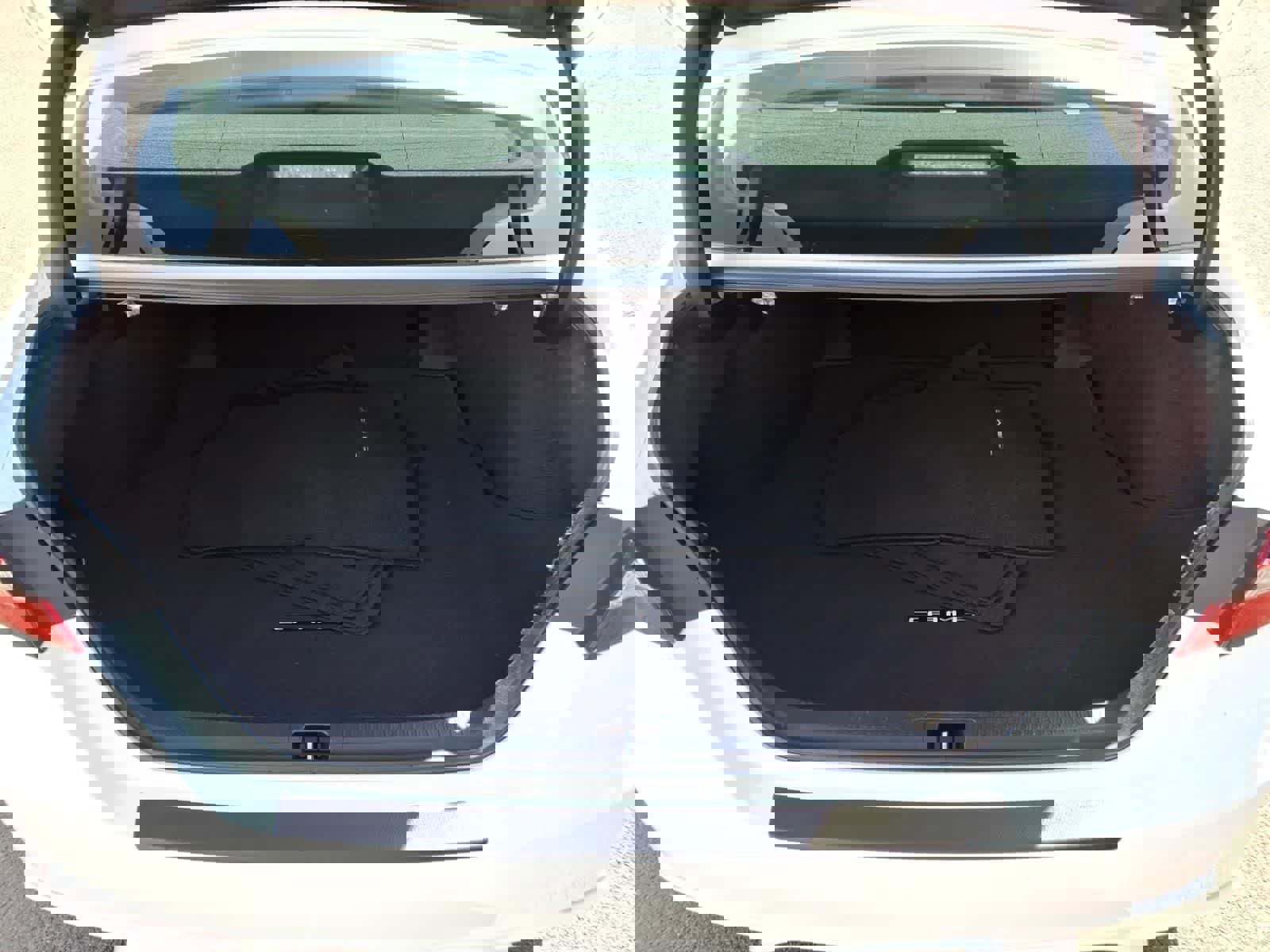 Used 2023 Toyota Camry SE image 6