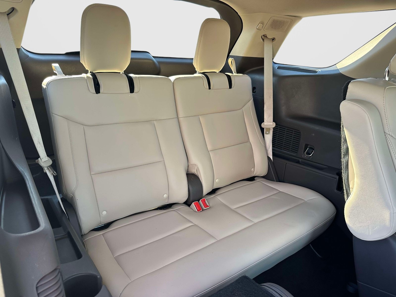 Used 2020 Ford Explorer Platinum w/ Premium Technology Package AWD/4WD image 12