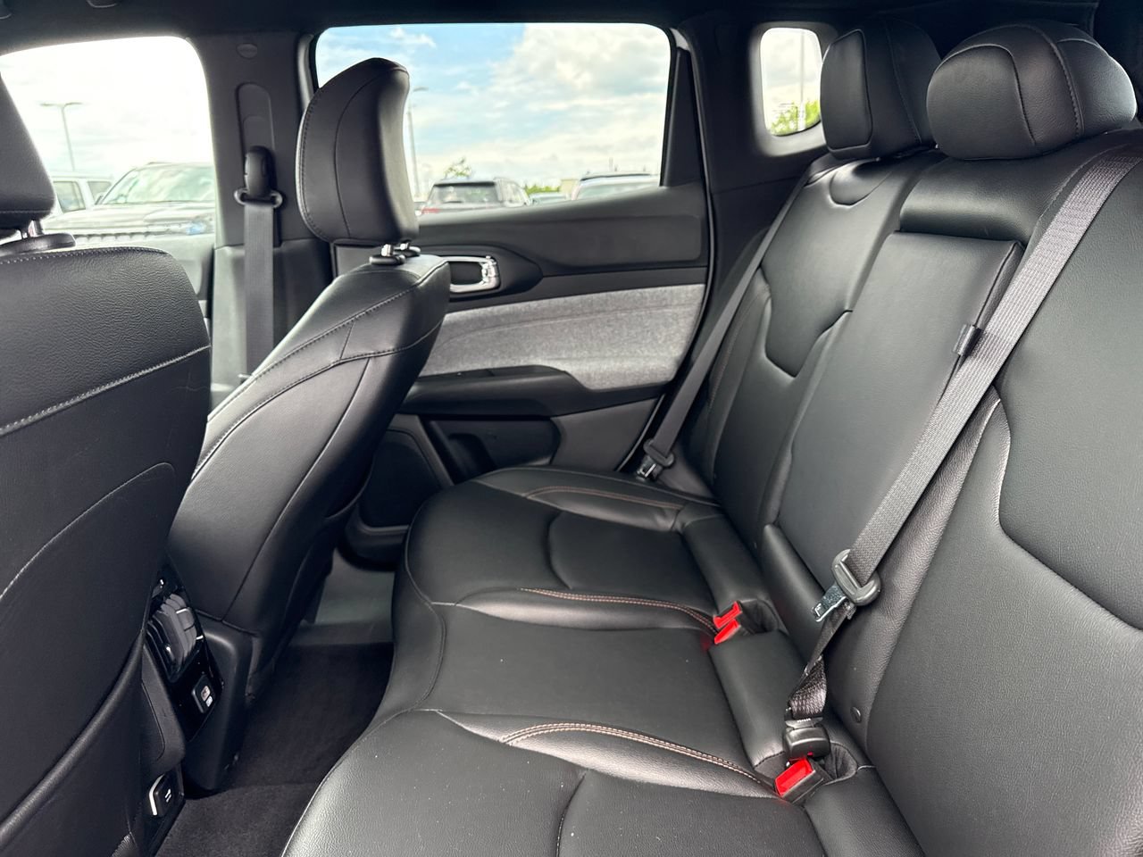 Used 2024 Jeep Compass Latitude AWD/4WD image 13