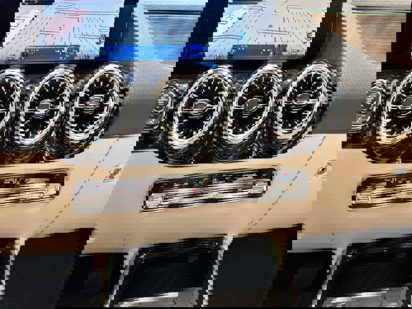 Certified 2025 Mercedes-Benz GLA 250 4MATIC w/ Exclusive Package image 26