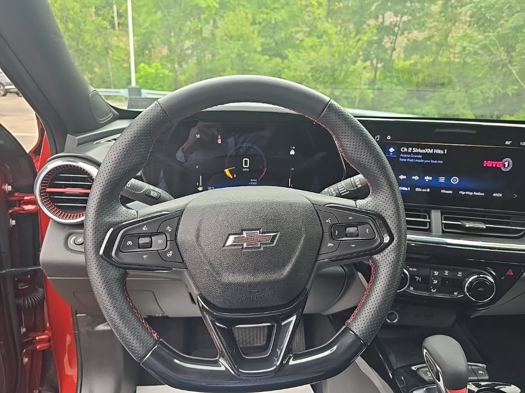 Certified 2024 Chevrolet Trax RS w/ Sunroof Package FWD image 9