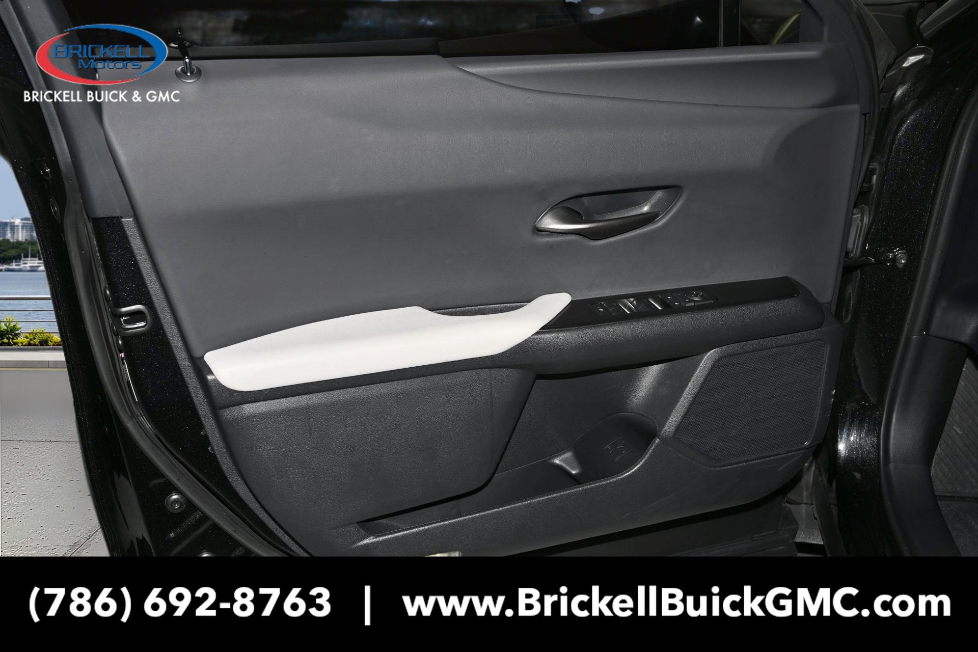 Used 2025 Lexus UX 300h FWD w/ Accessory Package (Z1) image 21