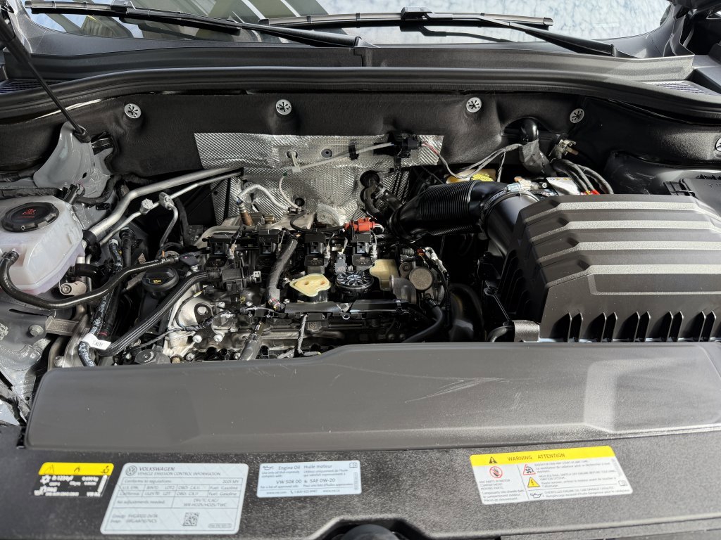 Used 2025 Volkswagen Atlas Peak Edition SE AWD/4WD image 44