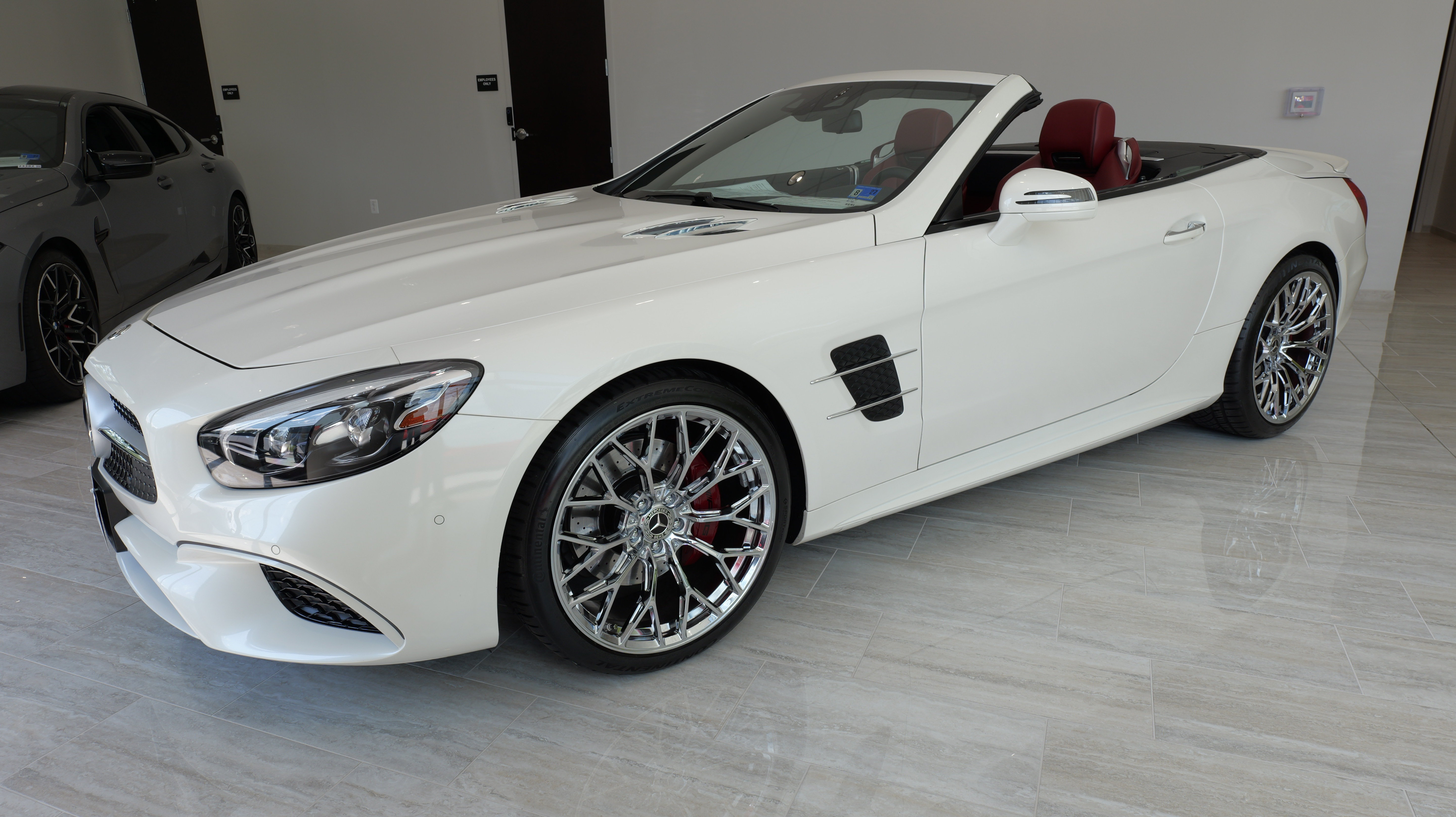 Used 2018 Mercedes-Benz SL 550 image 3