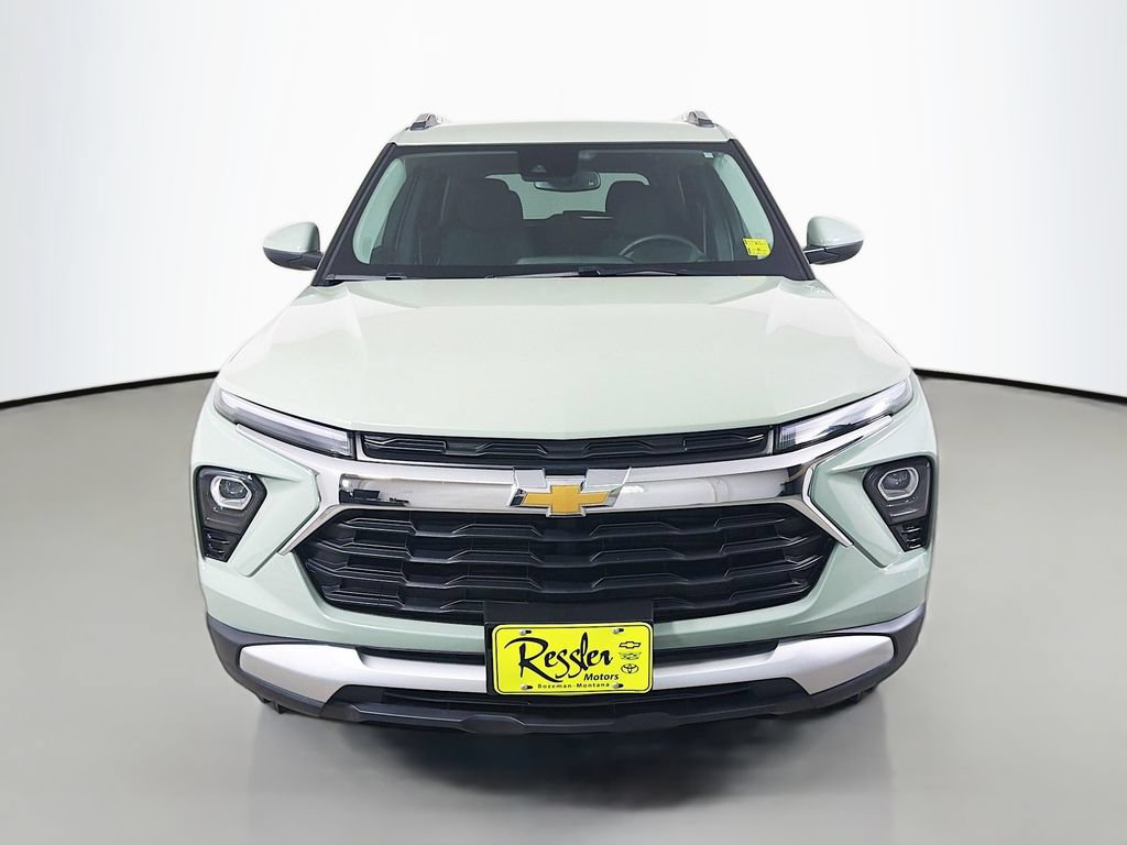 Used 2025 Chevrolet TrailBlazer LT w/ Convenience Package FWD image 2
