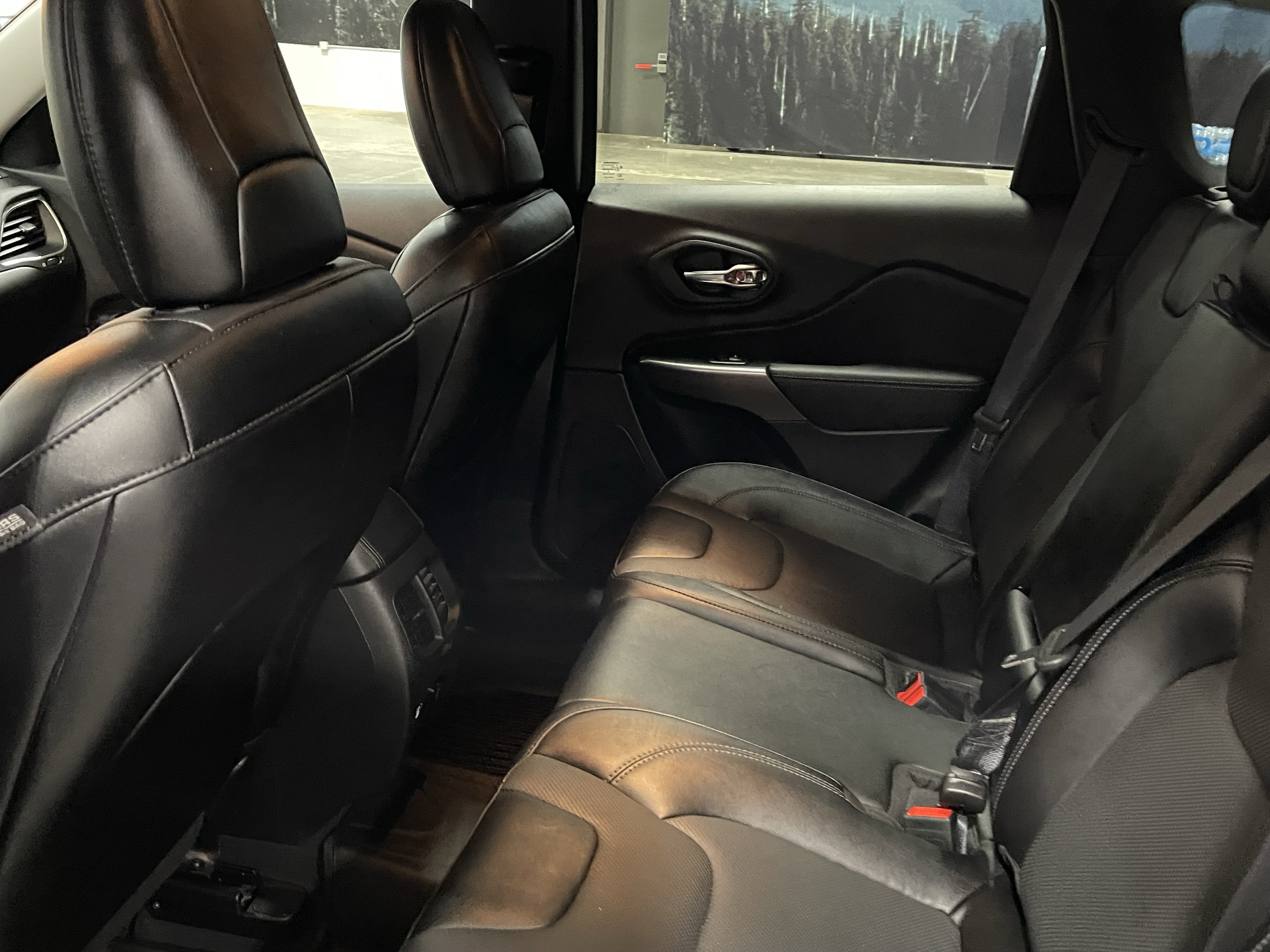 Used 2022 Jeep Cherokee Latitude Lux AWD/4WD image 14
