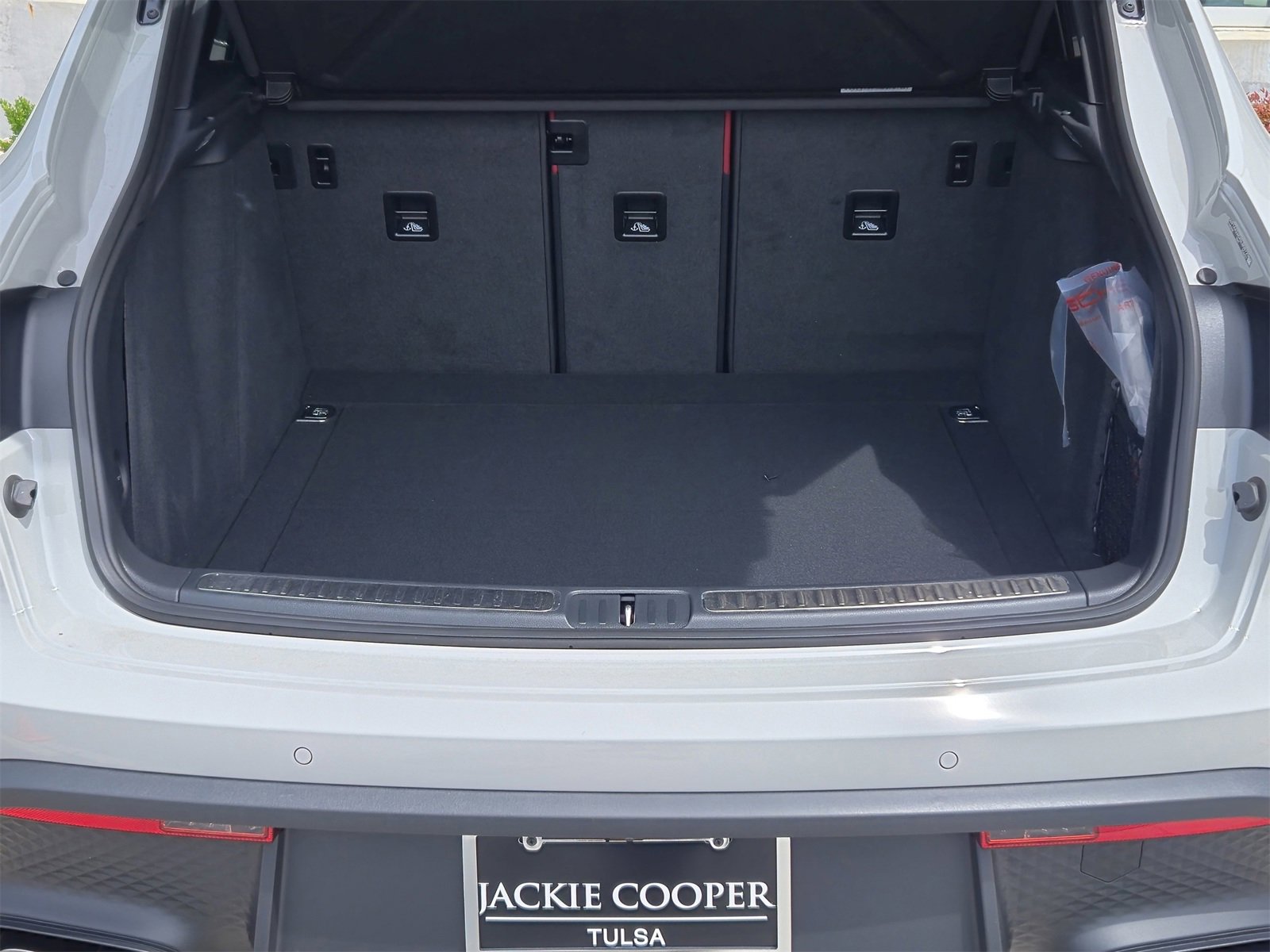 New 2025 Porsche Macan image 14