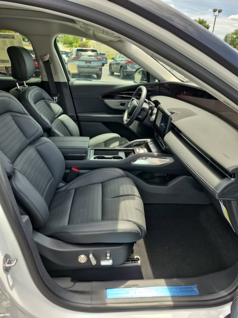 New 2026 Lincoln Nautilus Reserve AWD/4WD image 14