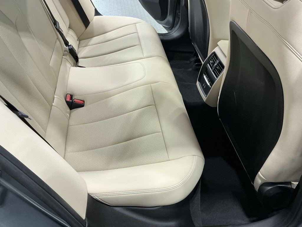Used 2025 BMW 330i Sedan w/ Convenience Package image 26