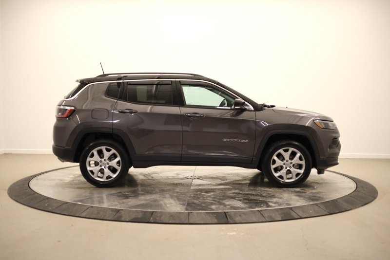 Used 2022 Jeep Compass Limited image 2