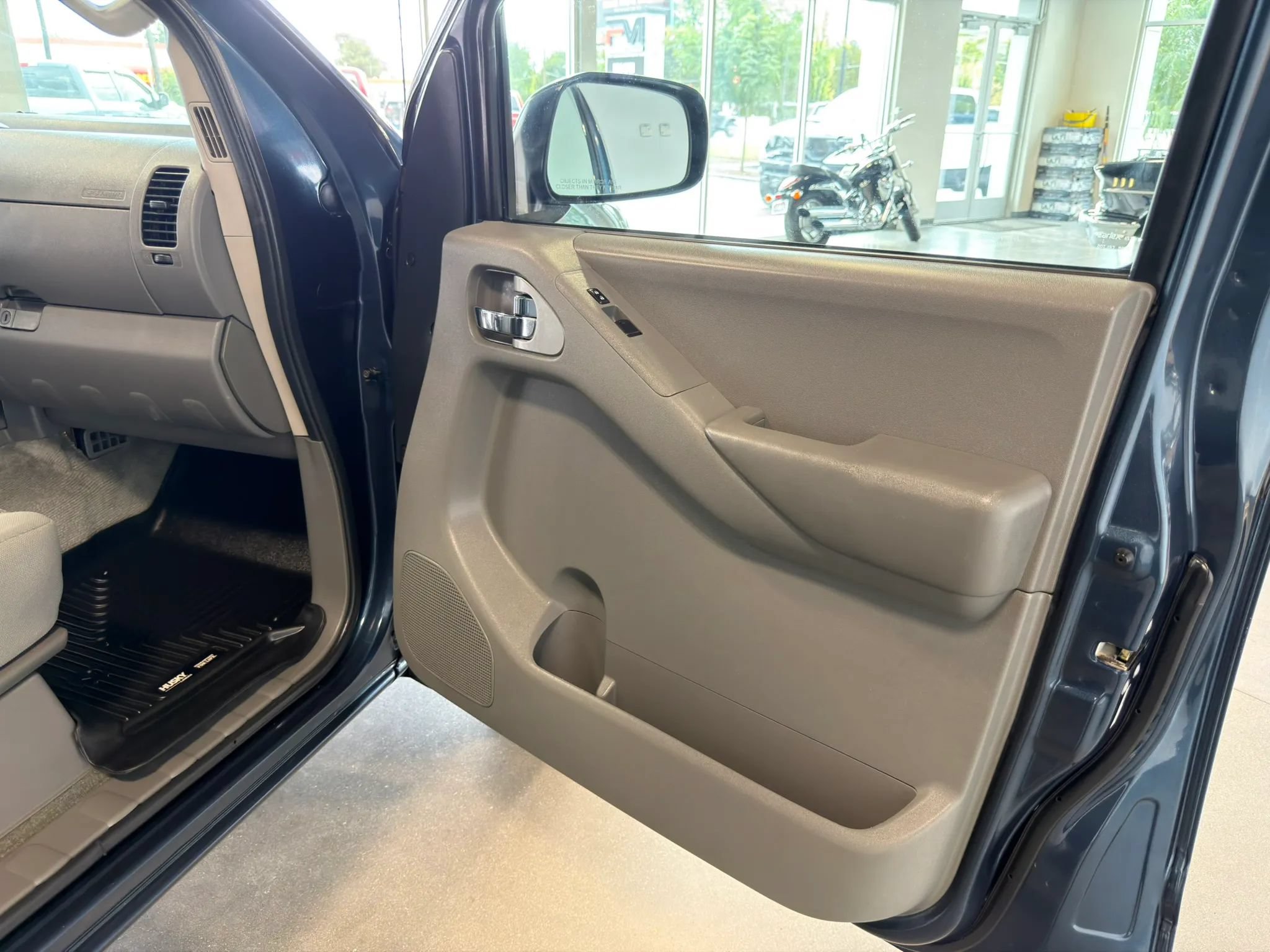 Used 2013 Nissan Frontier SV w/ SV Value Truck Pkg AWD/4WD image 22