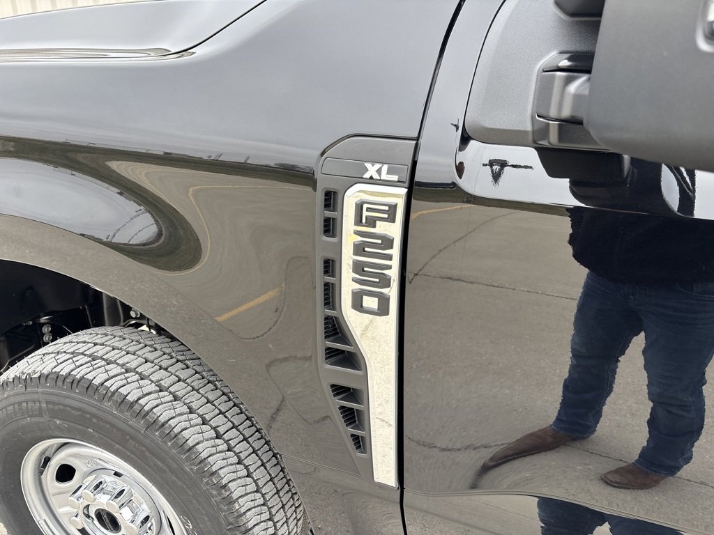 New 2026 Ford F250 XL w/ XL Chrome Package image 9
