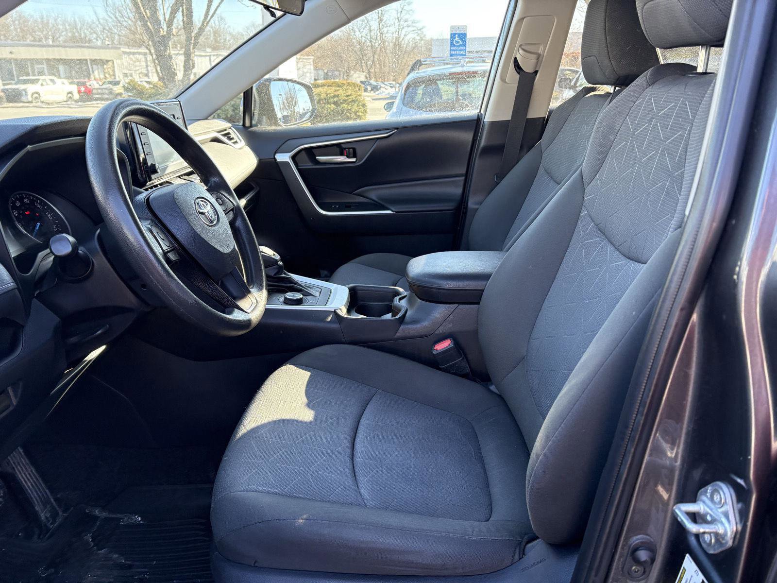 Used 2021 Toyota RAV4 XLE image 10