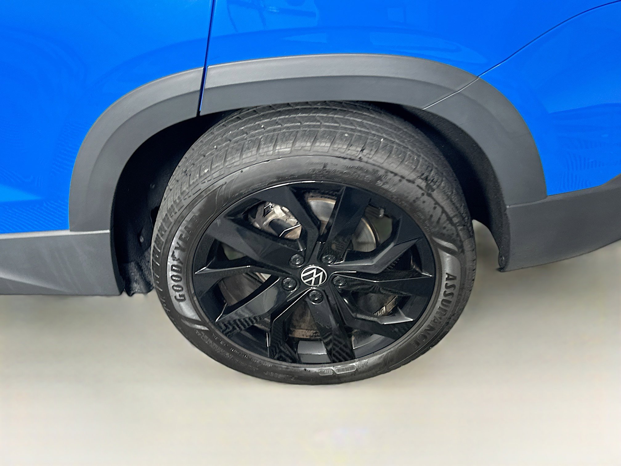 Used 2023 Volkswagen Taos SE FWD image 11