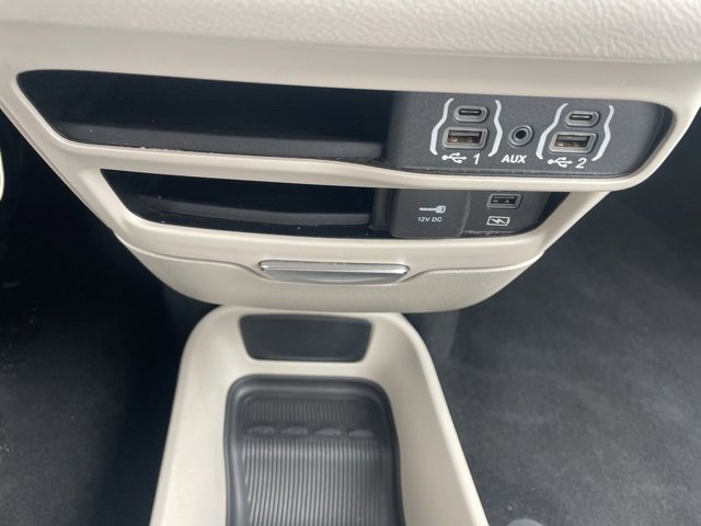 Used 2022 Chrysler Pacifica Touring-L image 29