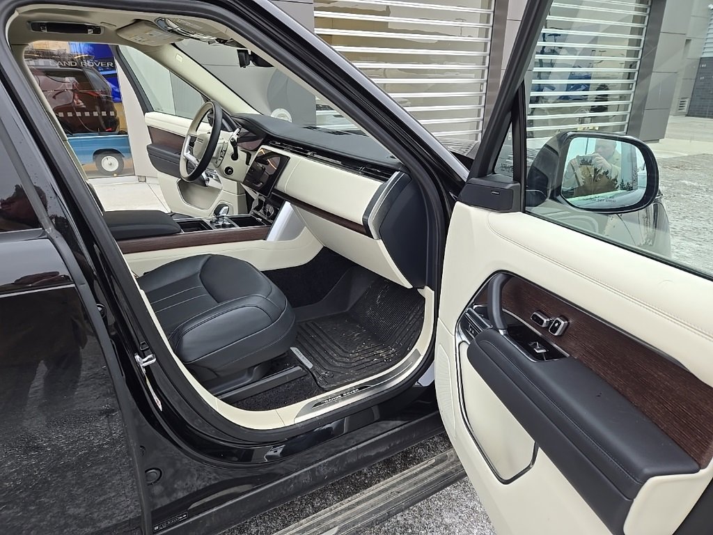 Certified 2023 Land Rover Range Rover SE image 19